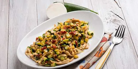 Piatto di verdure e cereali